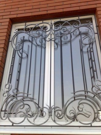 Решетки на окна — 100 фото готовых решений Решетки на окна — 100 фото готовых решений