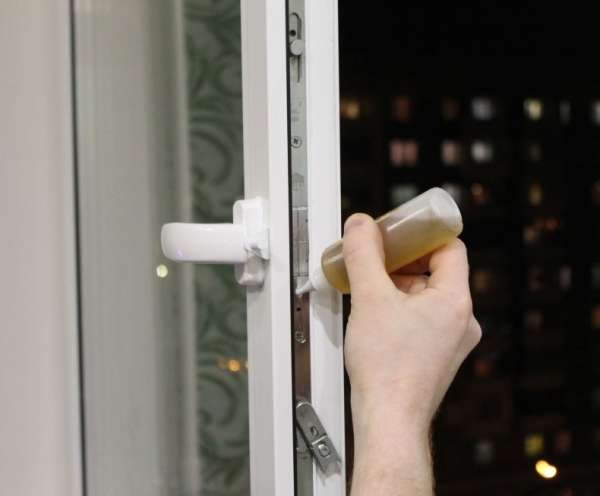 Замена ручки на пластиковой балконной двери