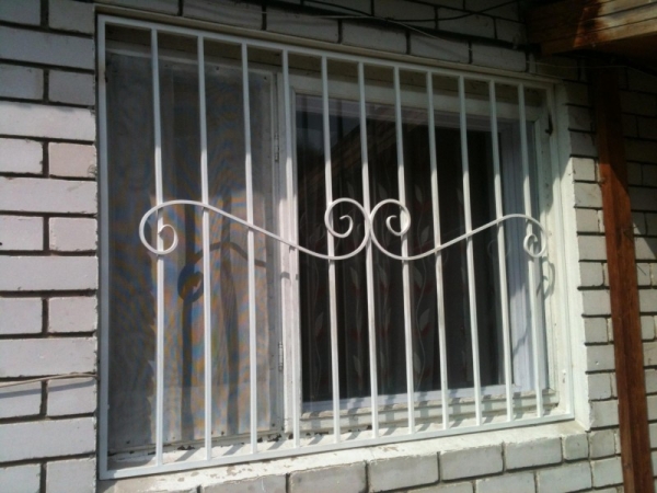 Решетки на окна — 105 фото лучших вариантов защиты окон и балконов Решетки на окна — 105 фото лучших вариантов защиты окон и балконов