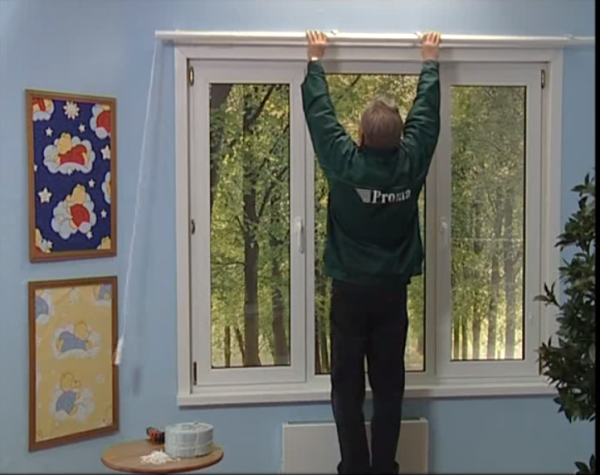 Как установить жалюзи горизонтальные на пластиковые окна (70 фото): как повесить на потолок, монтаж на стену и створку без сверления Как установить жалюзи горизонтальные на пластиковые окна (70 фото): как повесить на потолок, монтаж на стену и створку без сверления