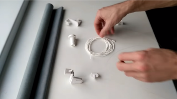 Как установить жалюзи горизонтальные на пластиковые окна (70 фото): как повесить на потолок, монтаж на стену и створку без сверления Как установить жалюзи горизонтальные на пластиковые окна (70 фото): как повесить на потолок, монтаж на стену и створку без сверления