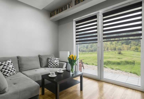 Рулонные шторы День Ночь на пластиковые окна: описание, установка