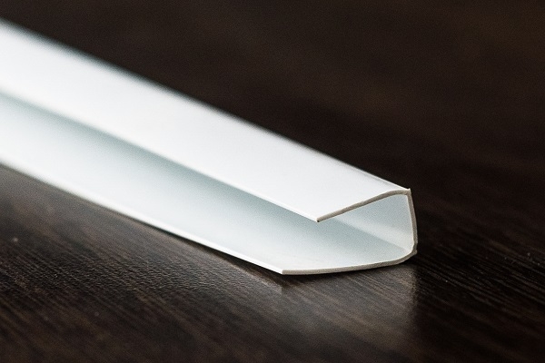 Отделка окон снаружи: разнообразие материалов и способы монтажа Отделка окон снаружи: разнообразие материалов и способы монтажа