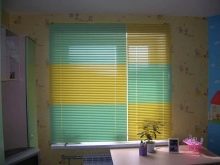 Как установить жалюзи горизонтальные на пластиковые окна (70 фото): как повесить на потолок, монтаж на стену и створку без сверления Как установить жалюзи горизонтальные на пластиковые окна (70 фото): как повесить на потолок, монтаж на стену и створку без сверления