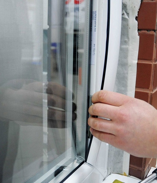 Как утеплить пластиковые окна если продувает своими руками