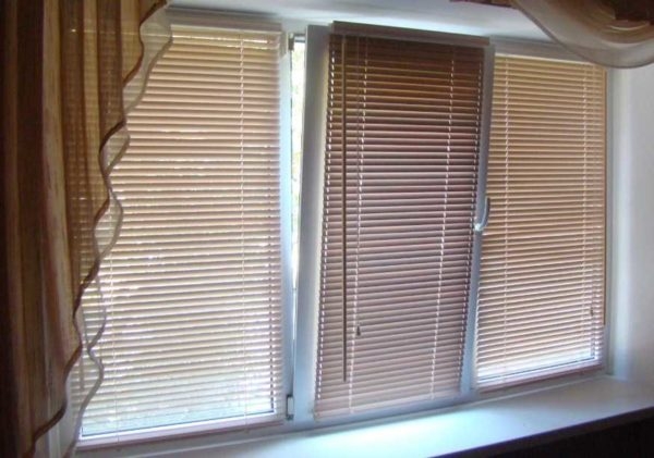 Установка жалюзи на пластиковое окно: пошаговое руководство