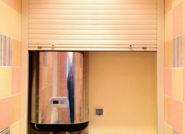 Рольставни в туалет (70 фото): жалюзи для сантехнического шкафа за унитазом, роллеты с печатью, установка и демонтаж своими руками