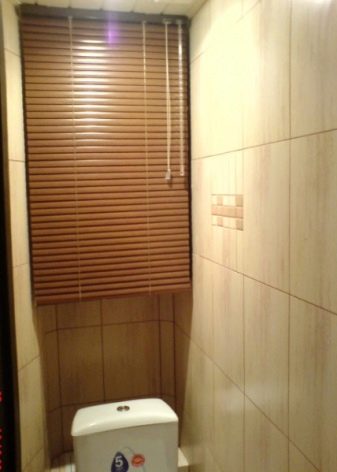 Рольставни в туалет (70 фото): жалюзи для сантехнического шкафа за унитазом, роллеты с печатью, установка и демонтаж своими руками