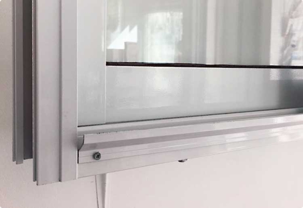 Москитные сетки на пластиковые окна и двери Москитные сетки на пластиковые окна и двери