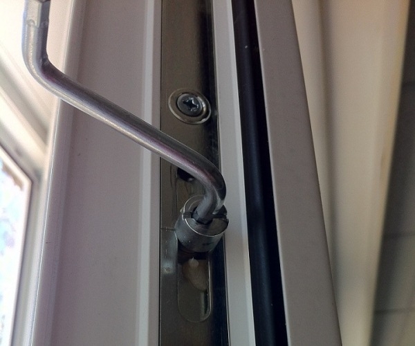 Как утеплить пластиковые окна если продувает своими руками