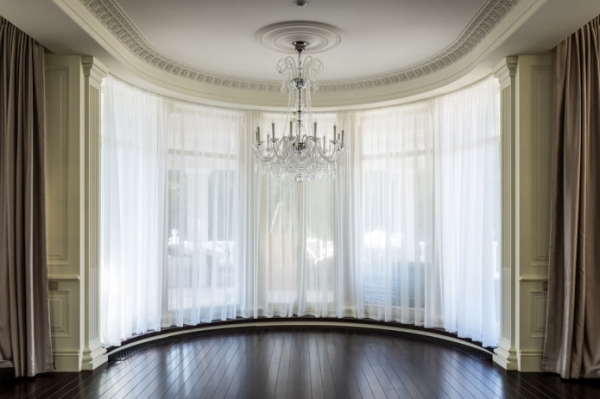 Выбор карниза для эркера: фото, какие варианты подходят для эркерных окон Выбор карниза для эркера: фото, какие варианты подходят для эркерных окон