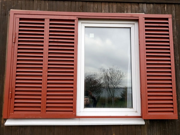 Виды решеток на балкон и лоджию: кованные, металлические, технология установки фото Виды решеток на балкон и лоджию: кованные, металлические, технология установки фото