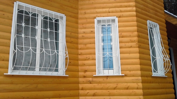 Решетки для цокольных окон (кованые), решетка на полуподвальное окно (цоколь) из металла, купить в Москве Решетки для цокольных окон (кованые), решетка на полуподвальное окно (цоколь) из металла, купить в Москве