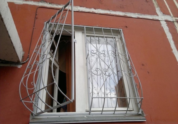 Решетки на окна — 100 фото готовых решений Решетки на окна — 100 фото готовых решений