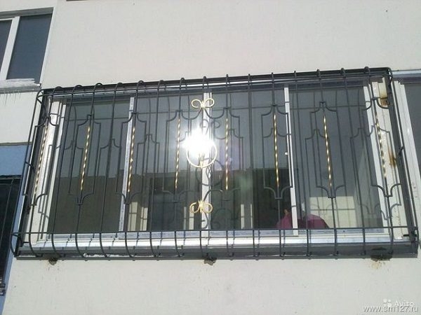 Виды решеток на балкон и лоджию: кованные, металлические, технология установки фото Виды решеток на балкон и лоджию: кованные, металлические, технология установки фото