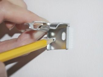 Как установить жалюзи горизонтальные на пластиковые окна (70 фото): как повесить на потолок, монтаж на стену и створку без сверления Как установить жалюзи горизонтальные на пластиковые окна (70 фото): как повесить на потолок, монтаж на стену и створку без сверления