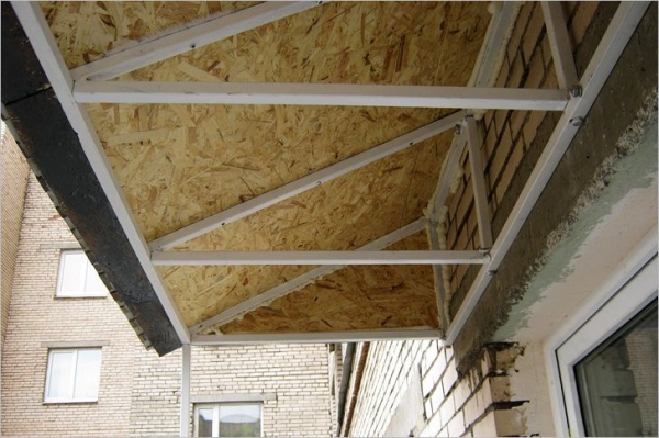 Крыша балкона на последнем этаже своими руками: установка и герметизация Крыша балкона на последнем этаже своими руками: установка и герметизация