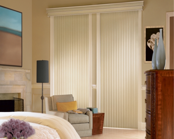 Жалюзи в спальню (75 фото): выбираем на пластиковые окна вертикальные и горизонтальные жалюзи Жалюзи в спальню (75 фото): выбираем на пластиковые окна вертикальные и горизонтальные жалюзи