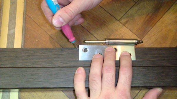 Как установить москитную сетку на дверь