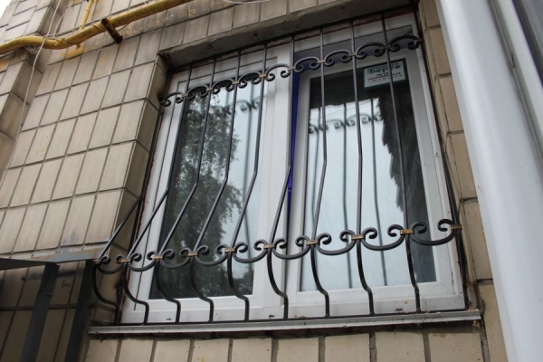 Решетки на окна — 100 фото готовых решений Решетки на окна — 100 фото готовых решений