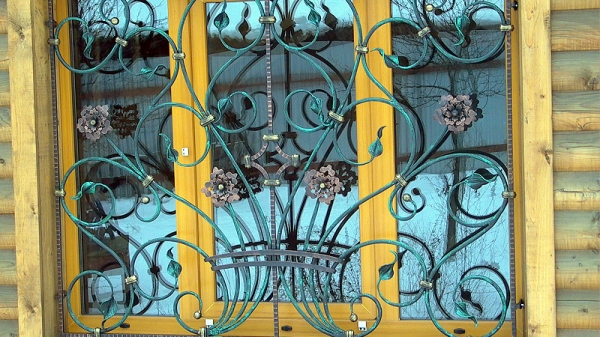 Решетки для цокольных окон (кованые), решетка на полуподвальное окно (цоколь) из металла, купить в Москве Решетки для цокольных окон (кованые), решетка на полуподвальное окно (цоколь) из металла, купить в Москве