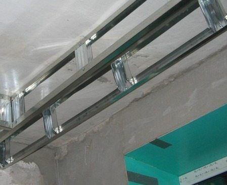 Как повесить потолочную гардину: как правильно закрепить и как снять