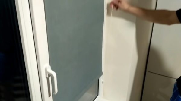 Как установить жалюзи горизонтальные на пластиковые окна (70 фото): как повесить на потолок, монтаж на стену и створку без сверления Как установить жалюзи горизонтальные на пластиковые окна (70 фото): как повесить на потолок, монтаж на стену и створку без сверления