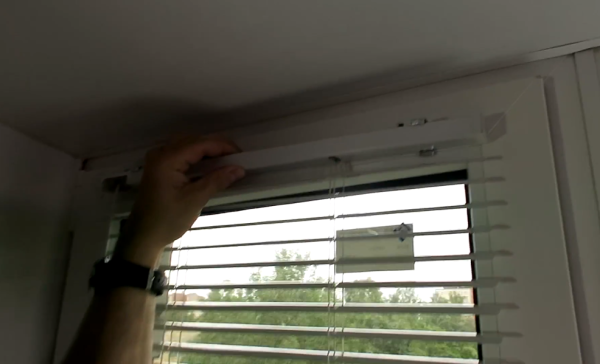 Установка жалюзи на пластиковое окно: пошаговое руководство