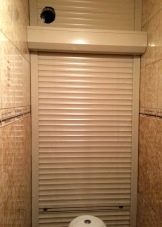 Рольставни в туалет (70 фото): жалюзи для сантехнического шкафа за унитазом, роллеты с печатью, установка и демонтаж своими руками