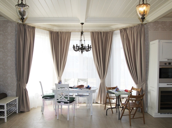 Выбор карниза для эркера: фото, какие варианты подходят для эркерных окон Выбор карниза для эркера: фото, какие варианты подходят для эркерных окон