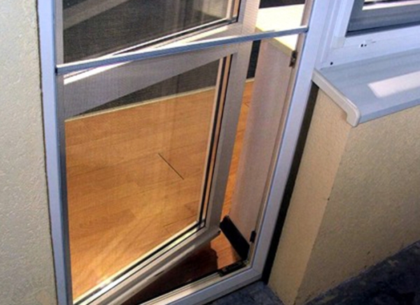 Москитные сетки на пластиковые окна и двери Москитные сетки на пластиковые окна и двери