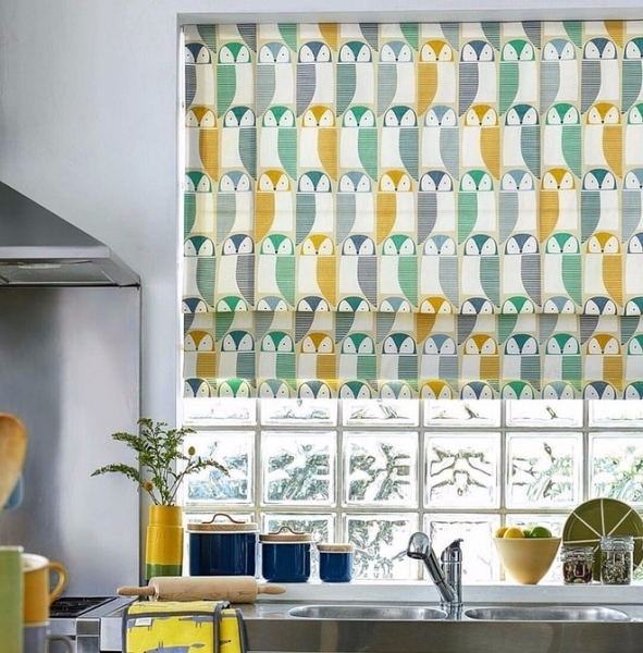 Как правильно выбрать римские шторы на кухню, фото в интерьере, видео Как правильно выбрать римские шторы на кухню, фото в интерьере, видео