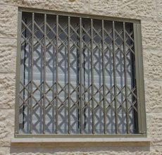 Установка решеток на окна: варианты конструкций и схема установки