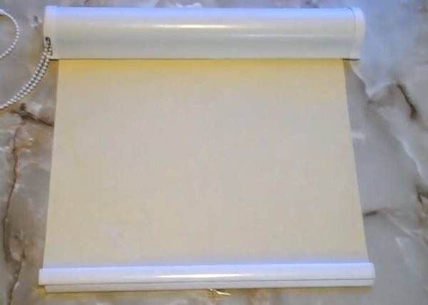 Рулонные шторы День Ночь на пластиковые окна: описание, установка