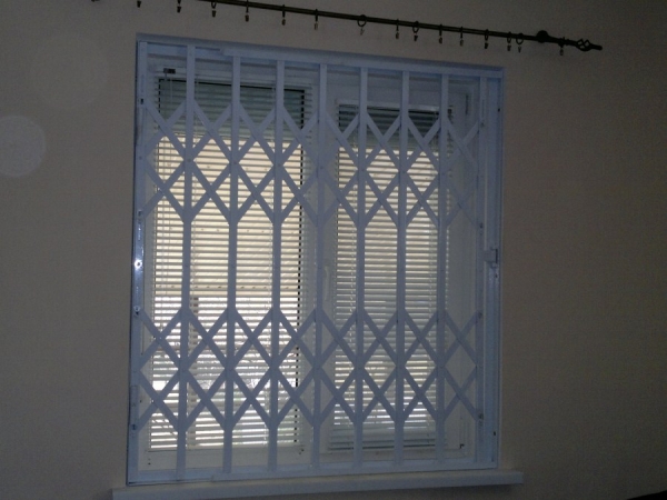 Решетки на окна — 100 фото готовых решений Решетки на окна — 100 фото готовых решений