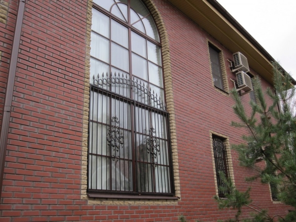 Решетки на окна — 100 фото готовых решений Решетки на окна — 100 фото готовых решений