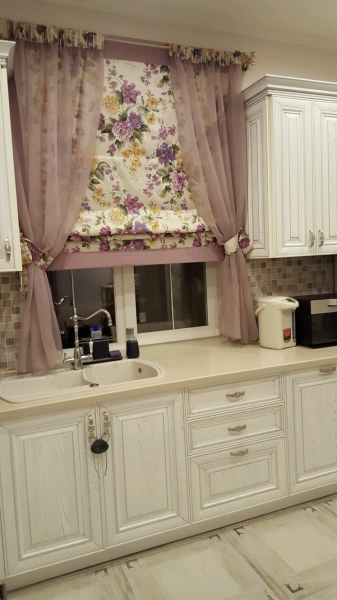 Как правильно выбрать римские шторы на кухню, фото в интерьере, видео Как правильно выбрать римские шторы на кухню, фото в интерьере, видео