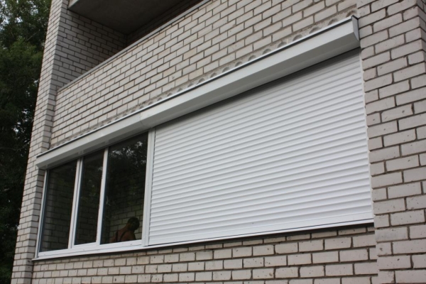 Рольставни на балкон или лоджию &mdash; монтаж шкафа своими руками