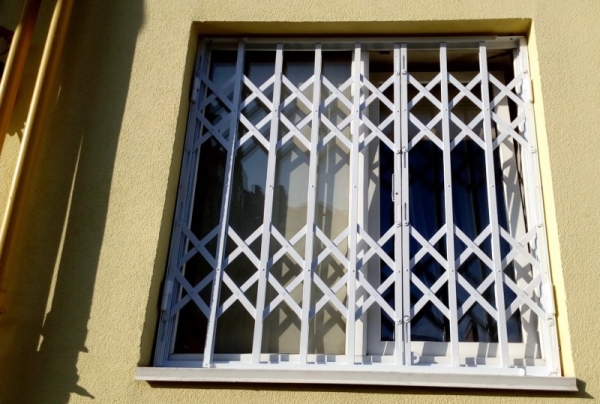 Решетки на окна — 100 фото готовых решений Решетки на окна — 100 фото готовых решений