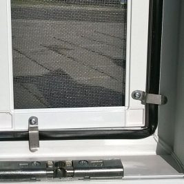 Москитные сетки на пластиковые окна и двери Москитные сетки на пластиковые окна и двери