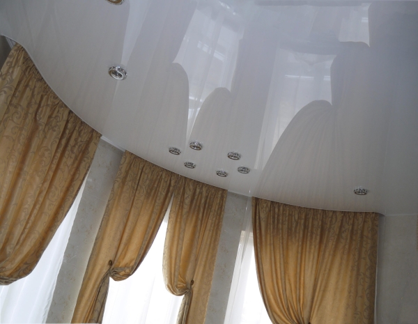 Как повесить потолочную гардину: как правильно закрепить и как снять