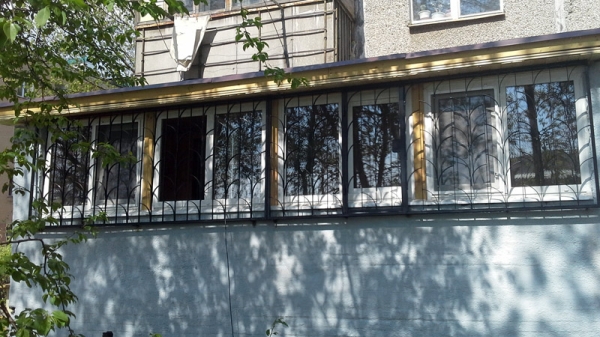 Решетки для цокольных окон (кованые), решетка на полуподвальное окно (цоколь) из металла, купить в Москве Решетки для цокольных окон (кованые), решетка на полуподвальное окно (цоколь) из металла, купить в Москве