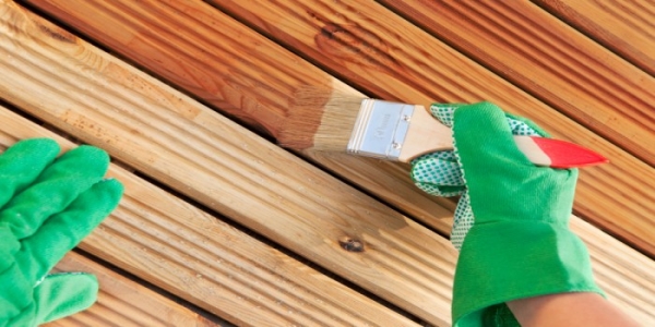 Покраска вагонки – как и чем покрыть (покрасить, пропитать, обработать) деревянную вагонку внутри и снаружи дома, бани, балкона Покраска вагонки – как и чем покрыть (покрасить, пропитать, обработать) деревянную вагонку внутри и снаружи дома, бани, балкона