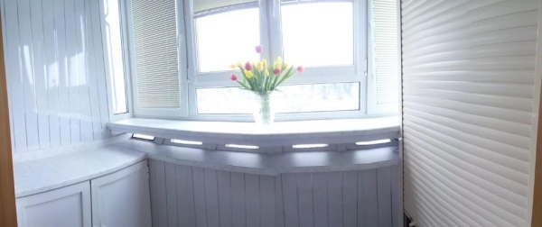 Рольставни на балкон или лоджию &mdash; монтаж шкафа своими руками