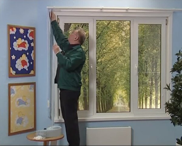 Как установить жалюзи горизонтальные на пластиковые окна (70 фото): как повесить на потолок, монтаж на стену и створку без сверления Как установить жалюзи горизонтальные на пластиковые окна (70 фото): как повесить на потолок, монтаж на стену и створку без сверления