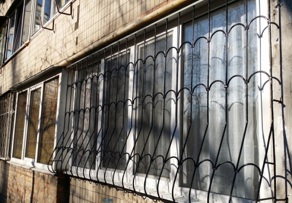 Решетки на окна — 105 фото лучших вариантов защиты окон и балконов Решетки на окна — 105 фото лучших вариантов защиты окон и балконов