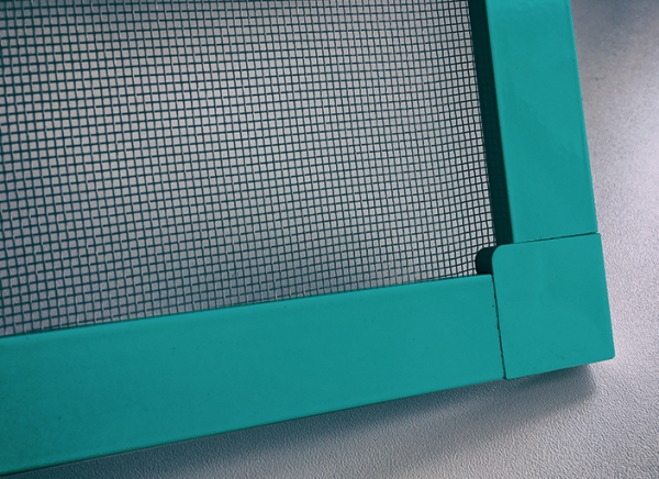 Москитные сетки на пластиковые окна и двери Москитные сетки на пластиковые окна и двери