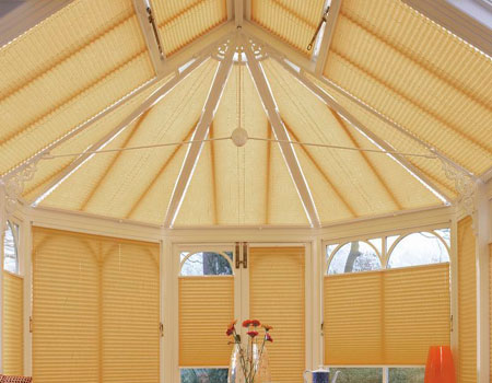 Жалюзи для зимнего сада: разновидности уличных жалюзи Жалюзи для зимнего сада: разновидности уличных жалюзи