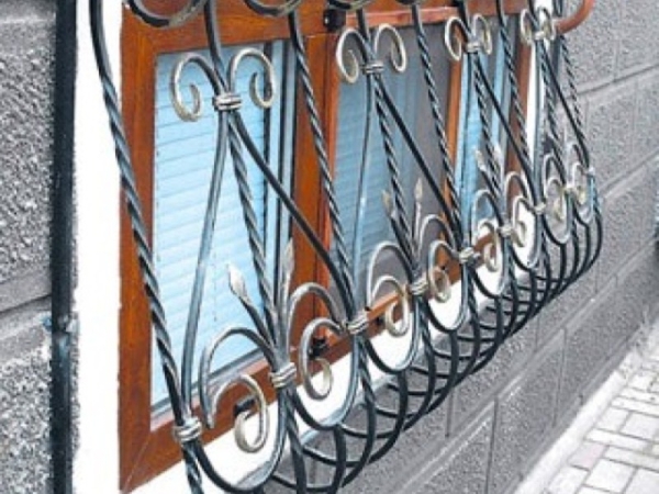 Установка решеток на окна: варианты конструкций и схема установки