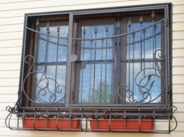 Установка решеток на окна: варианты конструкций и схема установки